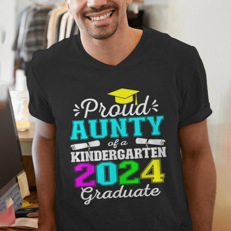 Proud Aunty Of Kindergarten Graduate 2024 Graduation Aunty Men's V-Neck T-Shirt