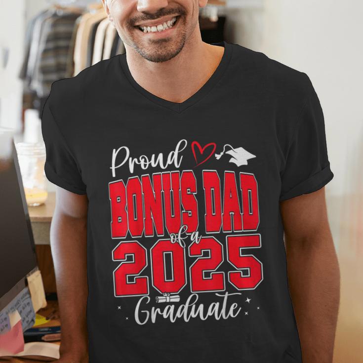 Proud Bonus Dad Of a Class Of 2025 Graduate Graduation Men's V-Neck T-Shirt