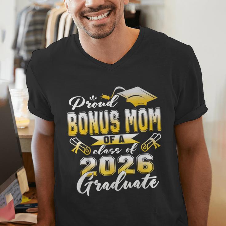 Proud Bonus Mom Of a Class Of 2026 Graduate Graduation 2026 Men's V-Neck T-Shirt