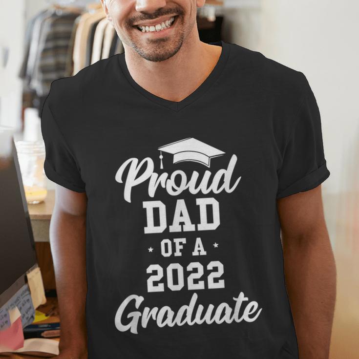 Proud Dad Of a 2022 Graduate Class Of 2022 Graduation Men's V-Neck T-Shirt