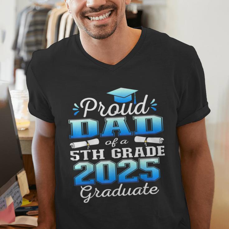 Proud Dad Of 5th Grade Graduate 2025 Elementary Graduation Men's V-Neck T-Shirt