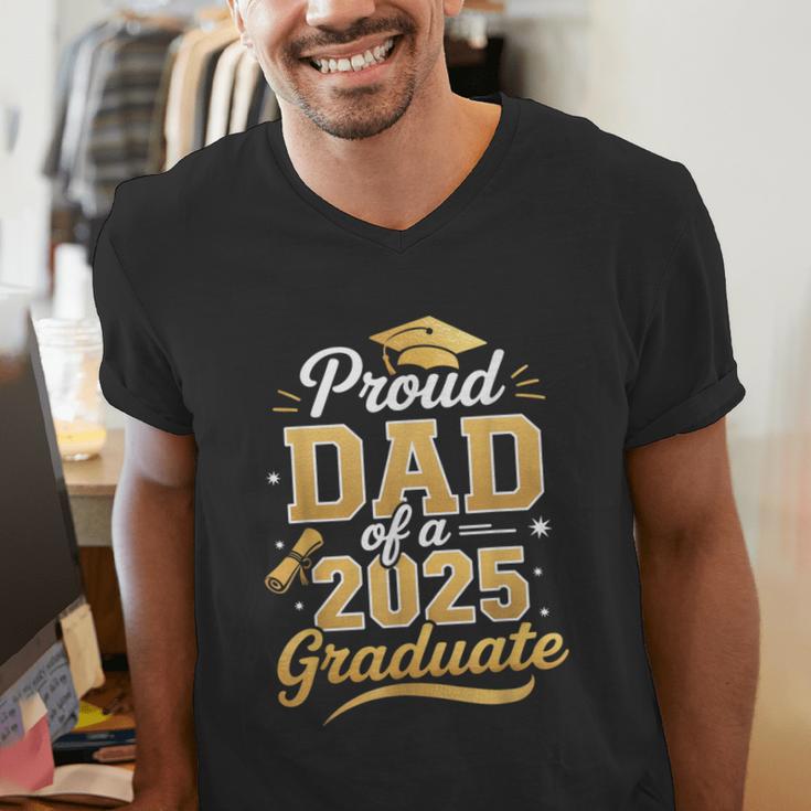Proud Dad Of a Class Of 2025 Graduate Senior Graduation Men's V-Neck T-Shirt