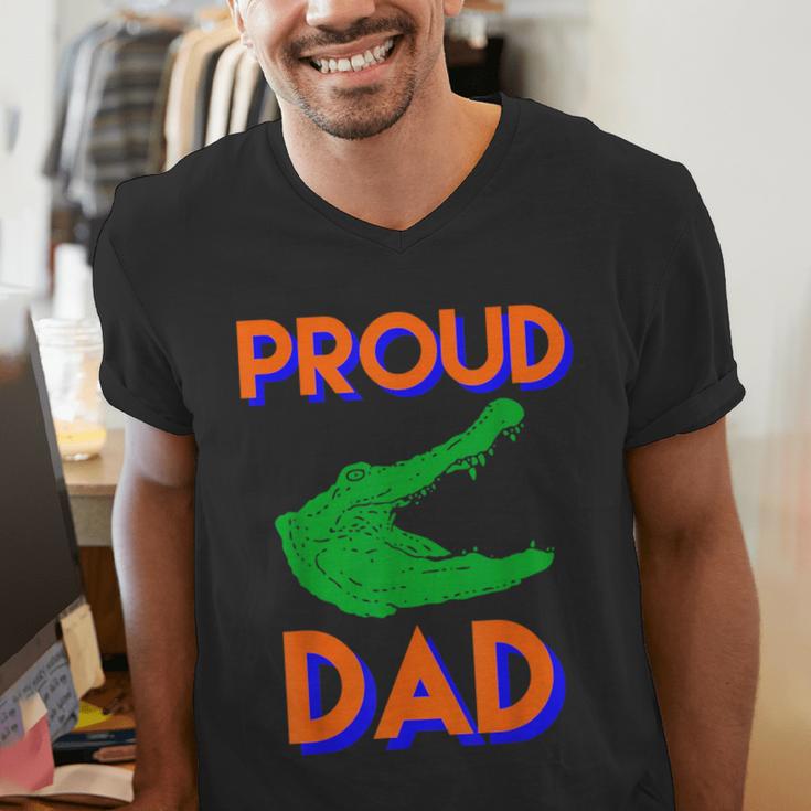 Proud Dad Of A Gator Unique Idea For Fathers Day Men's V-Neck T-Shirt