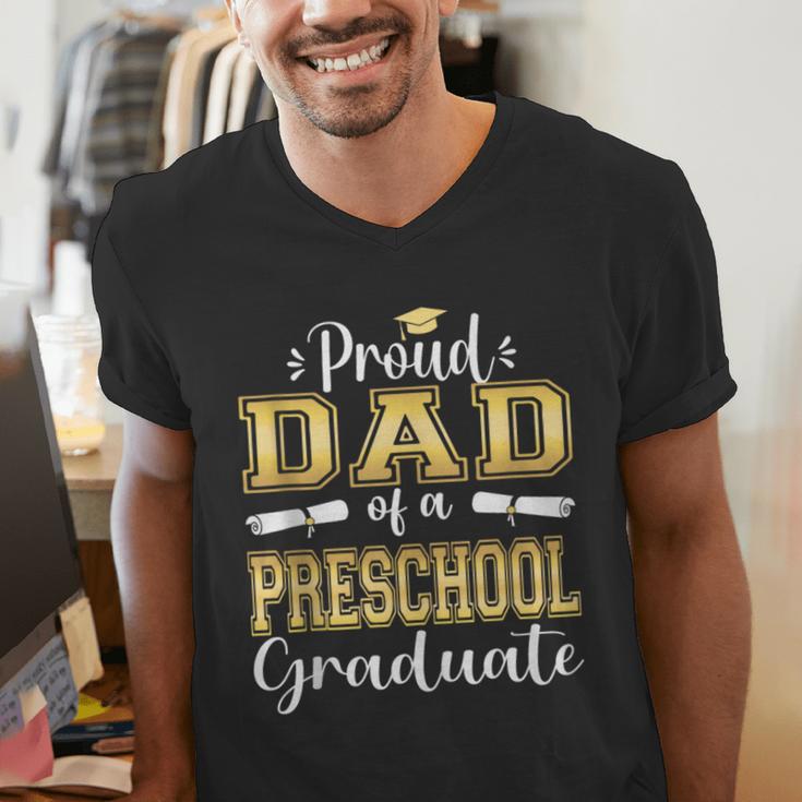 Proud Dad Of Pre School Graduate 2023 Graduation Dad Men's V-Neck T-Shirt