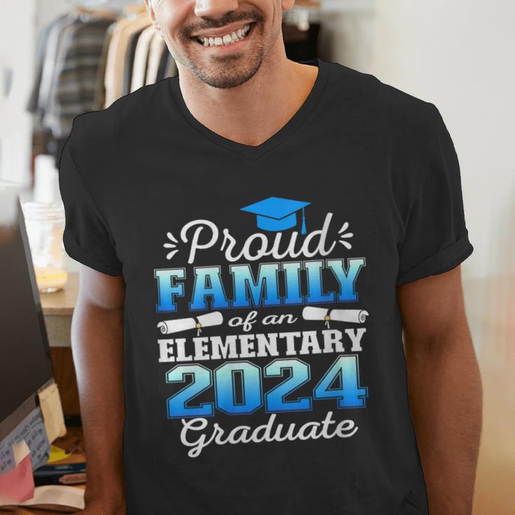 Proud Family Of 5th Grade Graduate 2024 Family Graduation Men's V-Neck T-Shirt