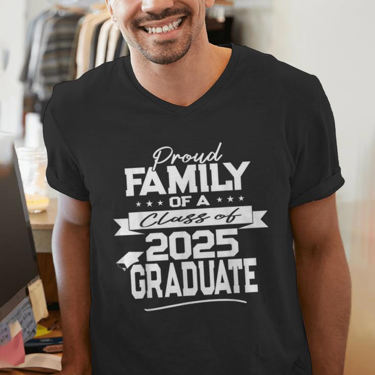 Proud Family Class Of 2025 Graduate Graduation Ceremony Men's V-Neck T-Shirt