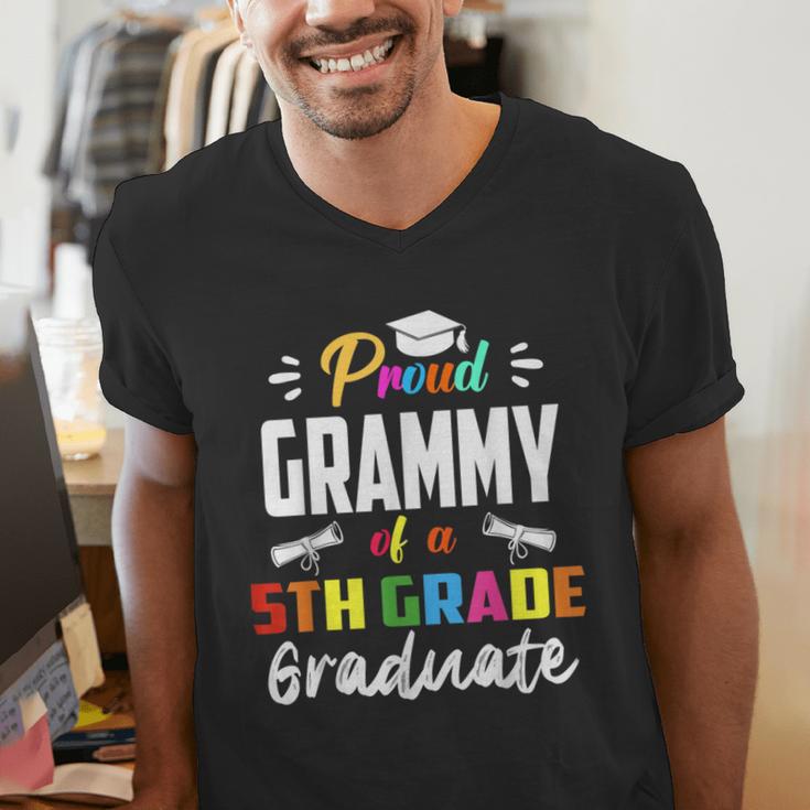 Proud GRAMMY Of A 5th Grade Graduate Graduation 2024 Senior Men's V-Neck T-Shirt