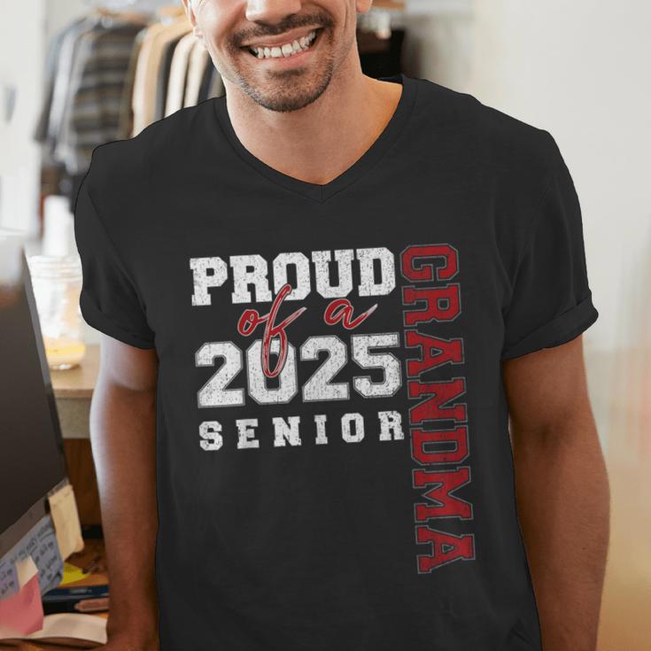 Proud Grandma Of A Class Of 2025 Senior Graduation 25 Men's V-Neck T-Shirt