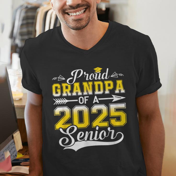 Proud Grandpa Of a 2025 Senior Graduate Graduation Men's V-Neck T-Shirt