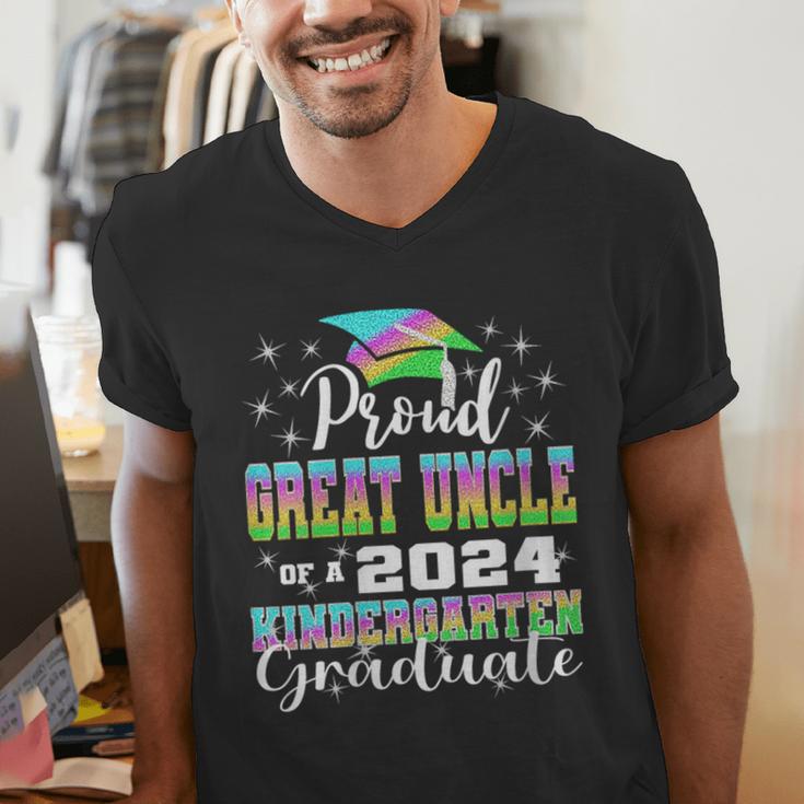 Proud Great Uncle Of Kindergarten Graduate 2024 Graduation Men's V-Neck T-Shirt