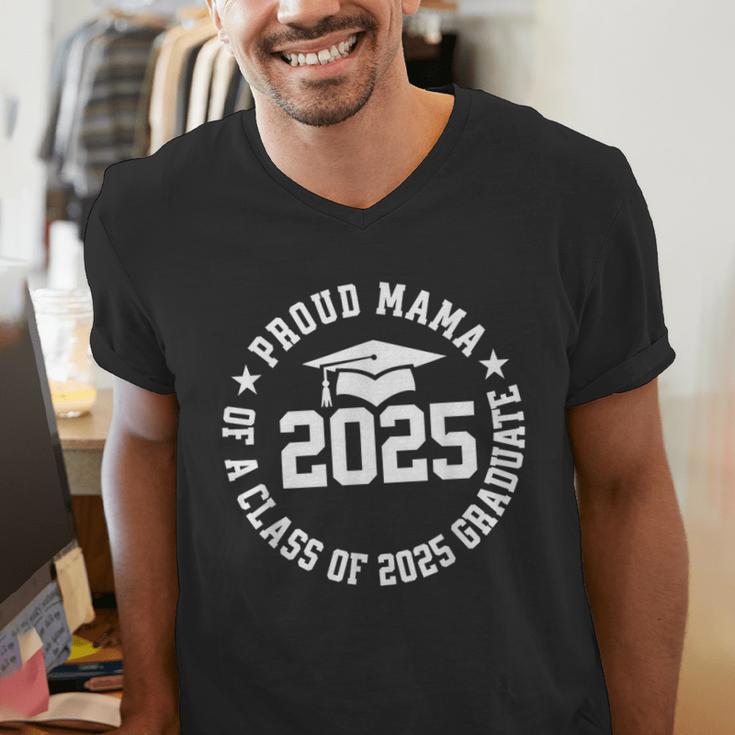Proud Mama Of a Class Of 2025 Graduate Graduation 2025 Men's V-Neck T-Shirt
