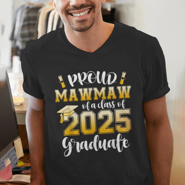 Proud Mawmaw Of a Class Of 2025 Graduate Graduation 2025 Men's V-Neck T-Shirt