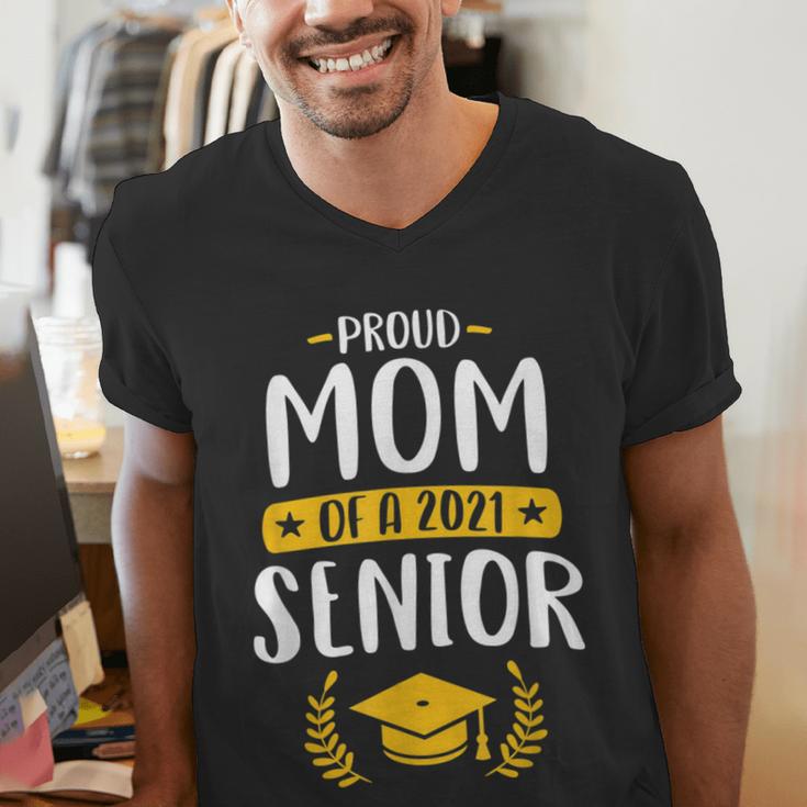 Proud Mom Of A 2021 Senior Shirt Class Graduation 2021 Mommy Men's V-Neck T-Shirt
