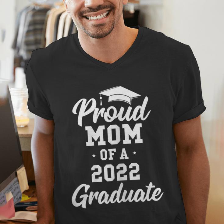 Proud Mom Of a 2022 Graduate Class Of 2022 Graduation Men's V-Neck T-Shirt