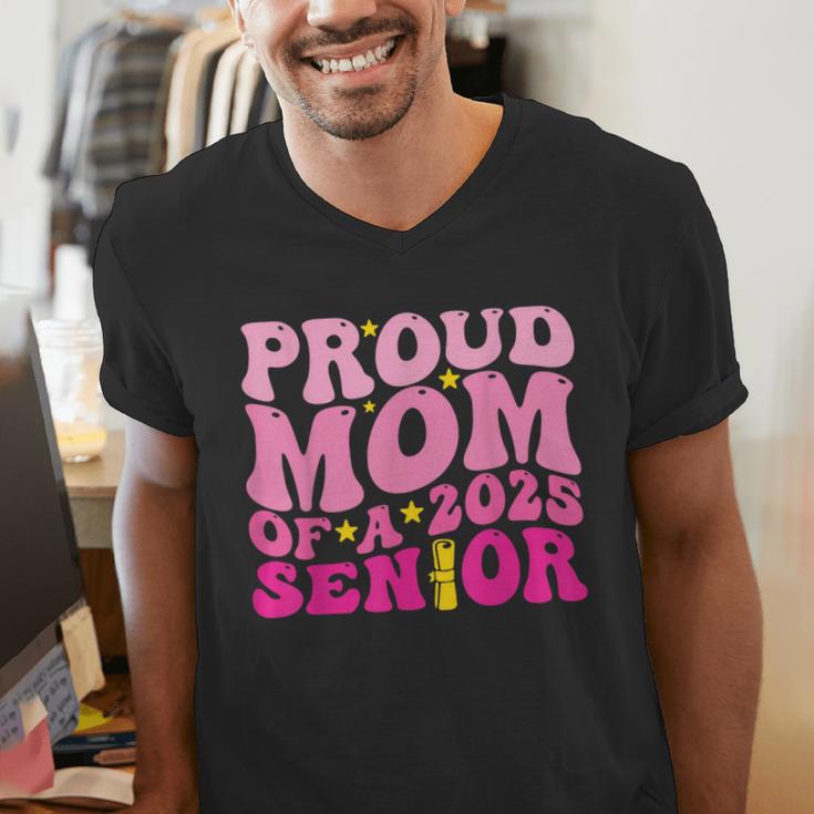 Proud Mom Of a 2025 Graduate Class Senior Graduation Mother Men's V-Neck T-Shirt