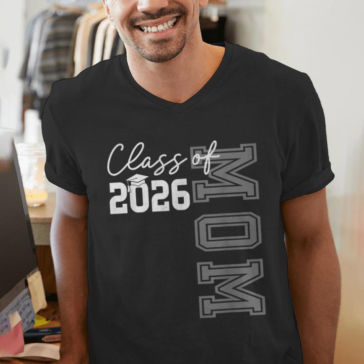 Proud Mom Of A 2026 Graduate Grad Senior Mother Graduation Men's V-Neck T-Shirt