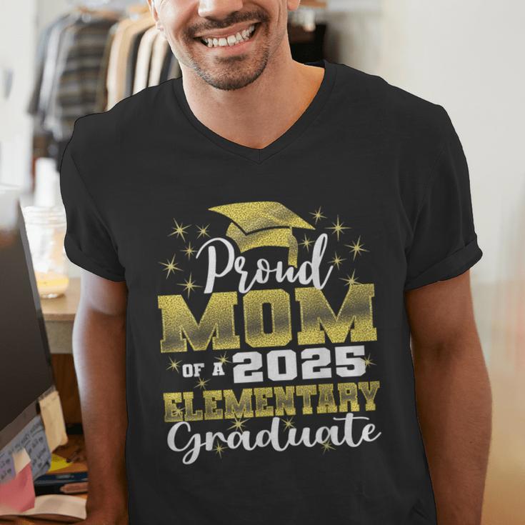 Proud Mom Of 5th Grade Graduate 2025 Elementary Graduation Men's V-Neck T-Shirt
