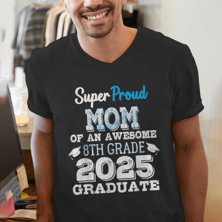 Proud MOM Of A 8th Grade Graduate 2025 Elementary Graduation Men's V-Neck T-Shirt