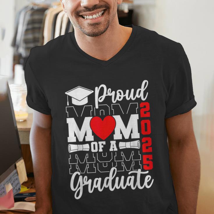 Proud Mom Of a Class Of 2025 Graduate Senior Mom Graduation Men's V-Neck T-Shirt