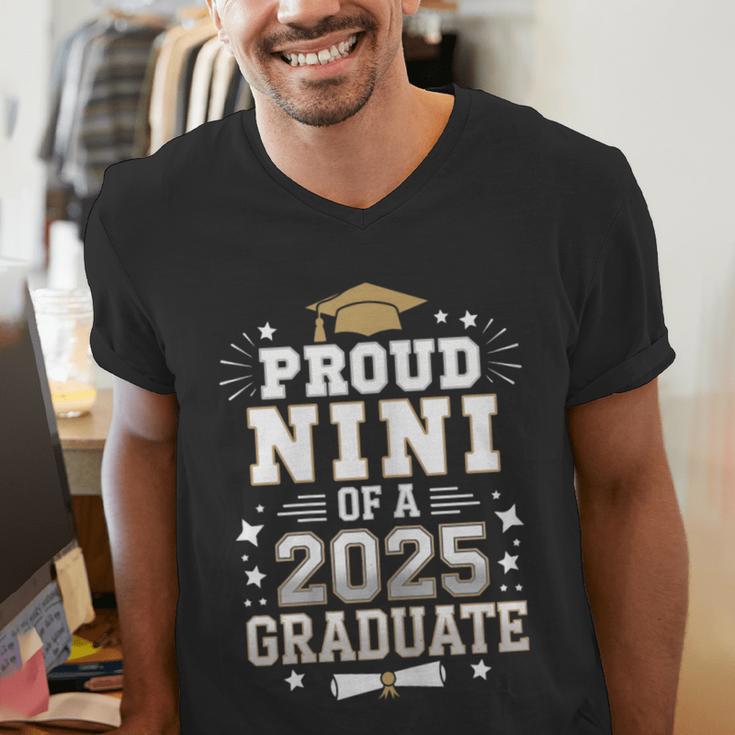 Proud Nini Of A Class Of 2025 Graduate Senior Graduation Men's V-Neck T-Shirt