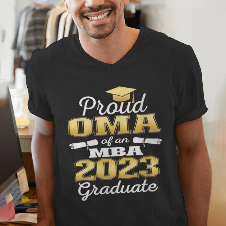 Proud OMA Of 2023 Class MBA Graduate Family Graduation Men's V-Neck T-Shirt
