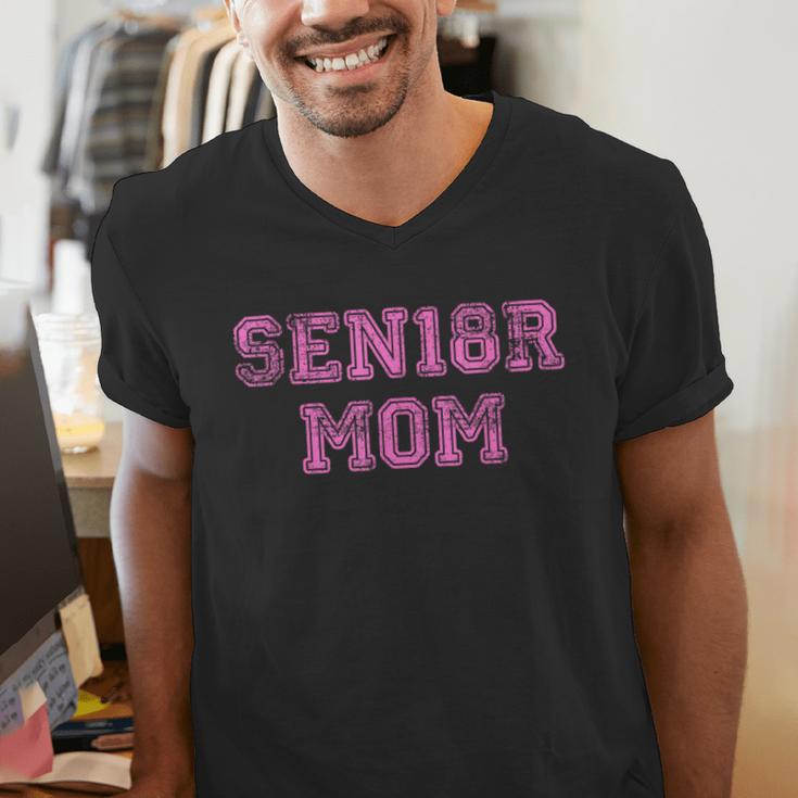 Proud Senior Mom 2018 High School Graduation Shirt Mom Tee Men's V-Neck T-Shirt