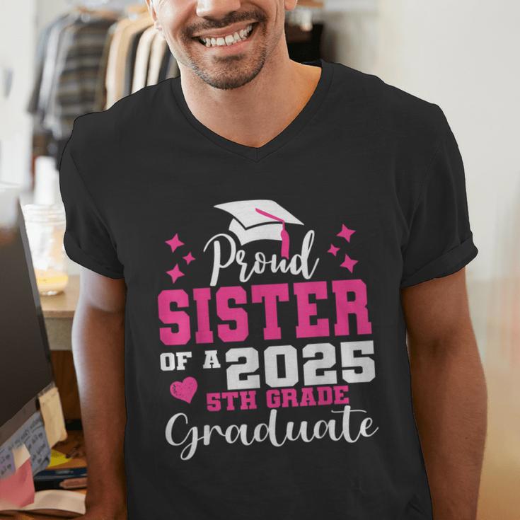 Proud Sister Of 5th Grade Graduate 2025 Family Graduation Men's V-Neck T-Shirt
