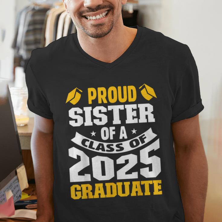 Proud Sister Of a Class Of 2025 Graduate Family Graduation Men's V-Neck T-Shirt