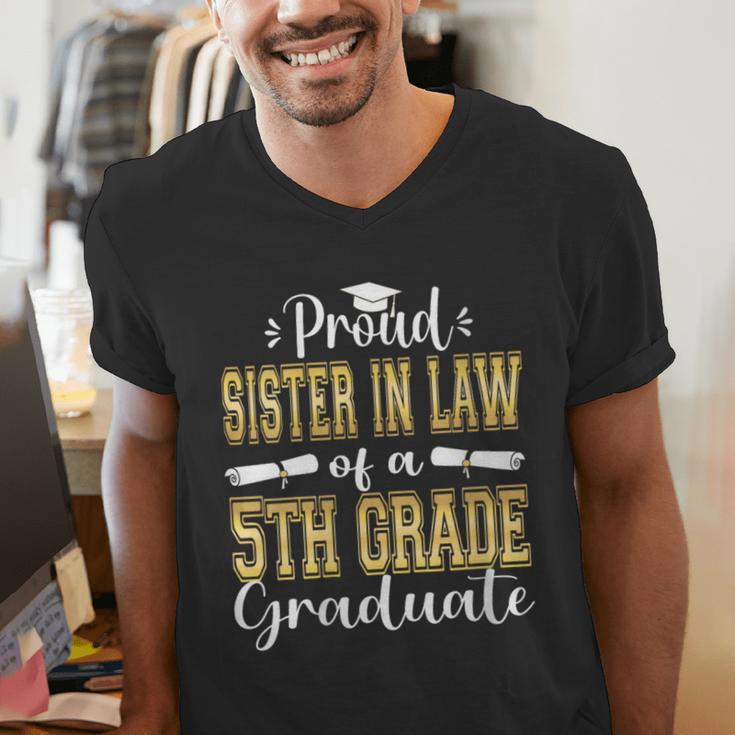 Proud Sister In Law Of 5th Grade Graduate 2023 Graduation Men's V-Neck T-Shirt
