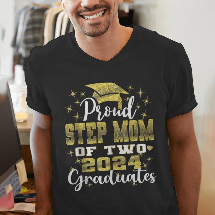 Proud Step Mom Of Two 2024 Graduate Class 2024 Graduation Men's V-Neck T-Shirt