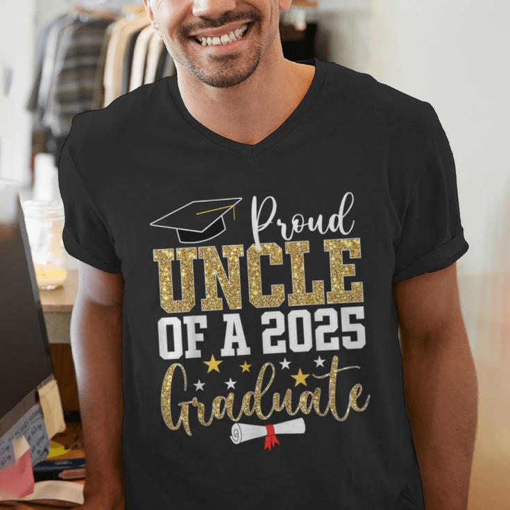 Proud Uncle Of A 2025 Graduate Uncle Graduation 2025 Men's V-Neck T-Shirt