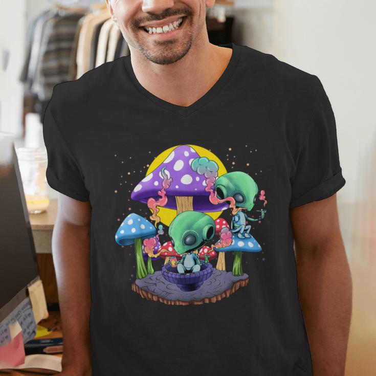 Psychedelic Alien Mushroom Nostalgia Groovy Vibe Hippie Men's V-Neck T-Shirt