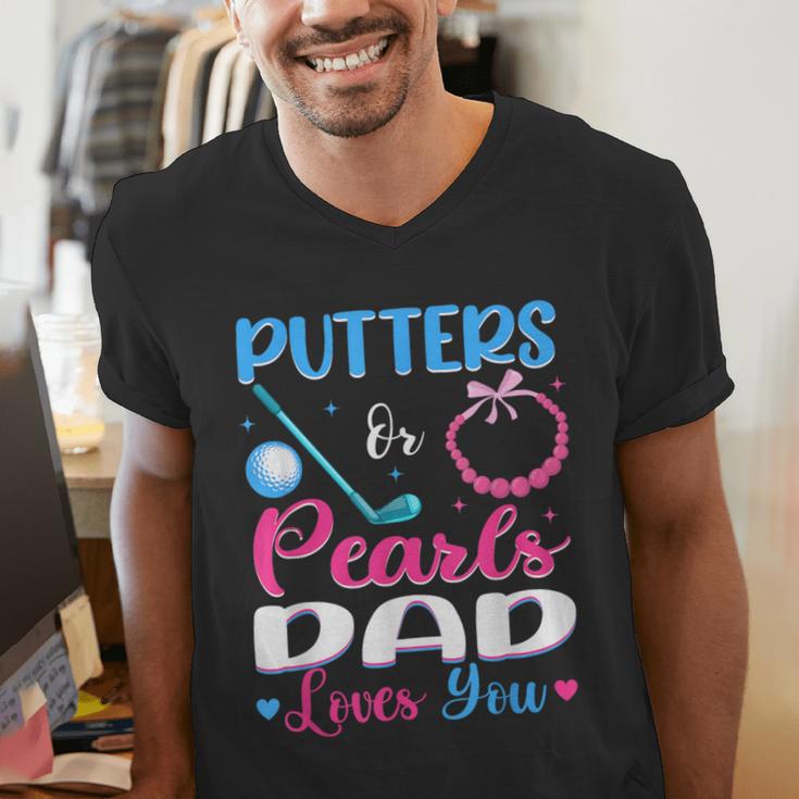 Putters Or Pearls Dad Loves You Gender Reveal Family Men's V-Neck T-Shirt