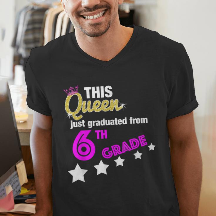 Queen 6th Grade Graduation For Girls Men's V-Neck T-Shirt