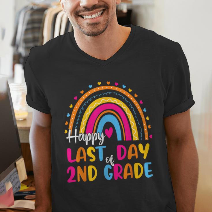 Rainbow Last Day Of 2nd Grade Teacher Student Graduation For Men Women Kids Men's V-Neck T-Shirt