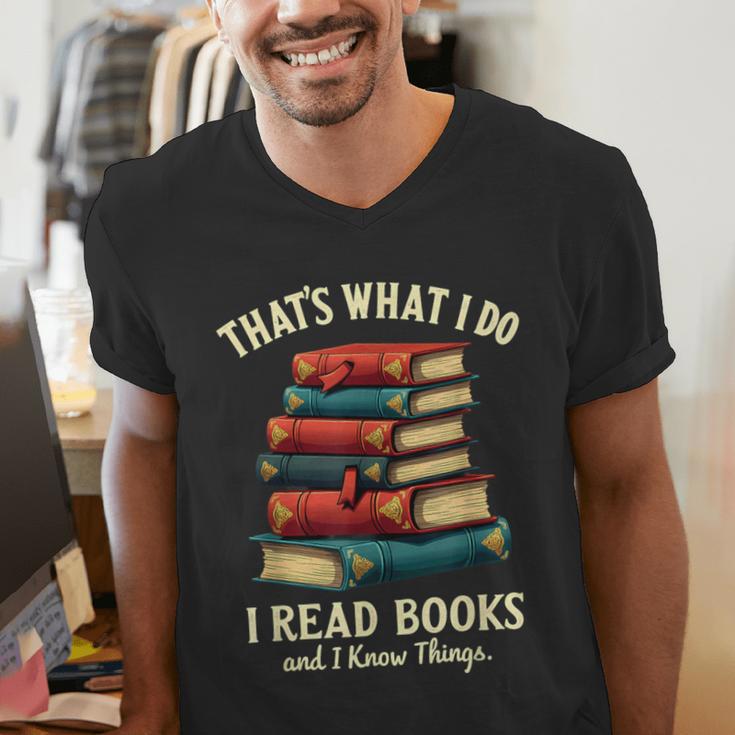 I Read Books Bookworm Halloween Men's V-Neck T-Shirt