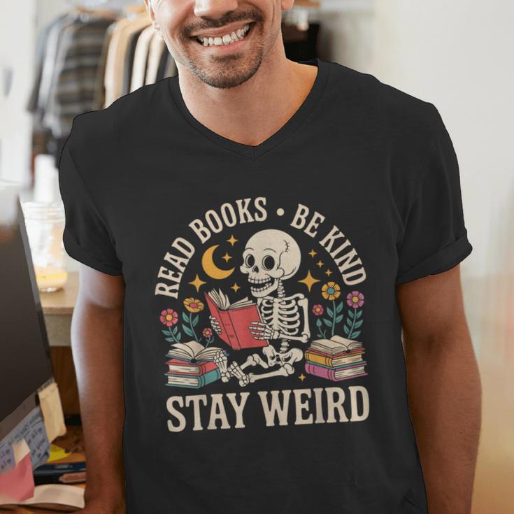Read Books Be Kind Stay Weird Skeleton Reading Book Men's V-Neck T-Shirt