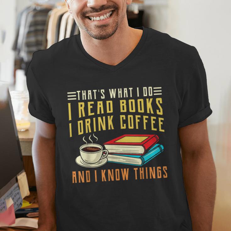 That What i Do i Read Books And i Know Things Coffee Reading Men's V-Neck T-Shirt That What i Do i Read Books And i Know Things Coffee Reading Men's V-Neck T-Shirt