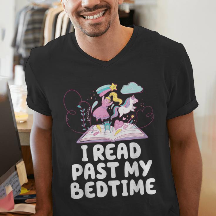 I Read Past My Bedtime Reading Unicorn Book Lover Men's V-Neck T-Shirt I Read Past My Bedtime Reading Unicorn Book Lover Men's V-Neck T-Shirt