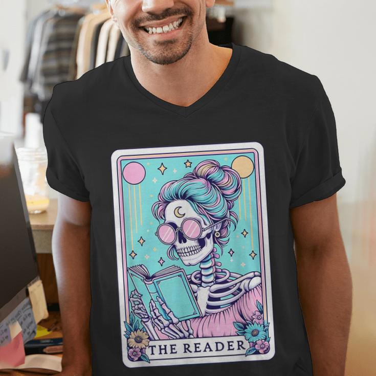 The Reader Retro Reading Skeleton Books Flowers Tarot Card Men's V-Neck T-Shirt