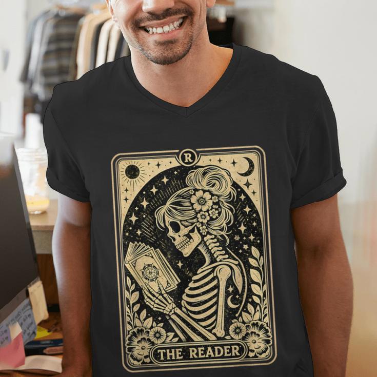 The Reader Tarot Card Book Lover Skeleton Reading Book Men's V-Neck T-Shirt
