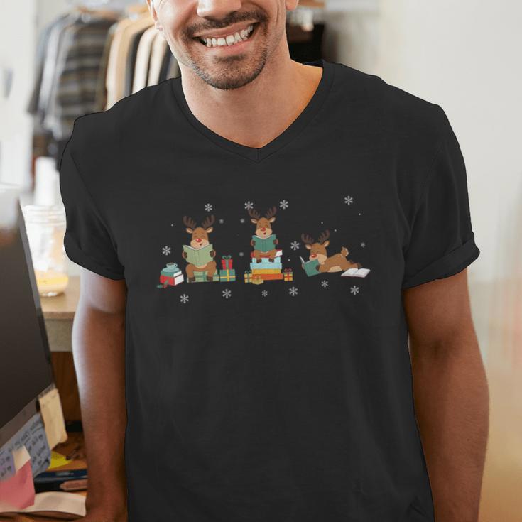Reindeer Reading Books Christmas Library Classroom Men's V-Neck T-Shirt Reindeer Reading Books Christmas Library Classroom Men's V-Neck T-Shirt