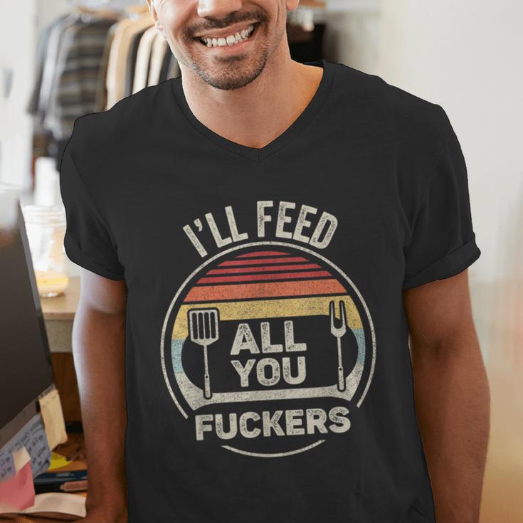 Retro BBQ Dad Joke I'Ll Feed All You Fuckers Barbecue Men's V-Neck T-Shirt Retro BBQ Dad Joke I'Ll Feed All You Fuckers Barbecue Men's V-Neck T-Shirt