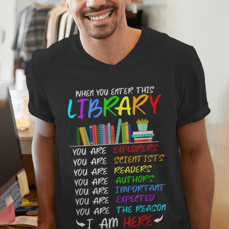 Retro Librarian Book Reader Library Book Reading Men's V-Neck T-Shirt
