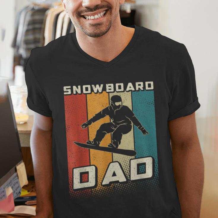 Retro Snowboard Dad Snowboarding Father Snowboarder Dad Men's V-Neck T-Shirt