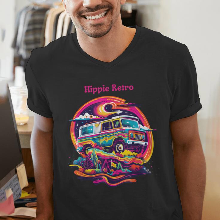 Retro Graphic Print With a Touch Of Nostalgia Men's V-Neck T-Shirt