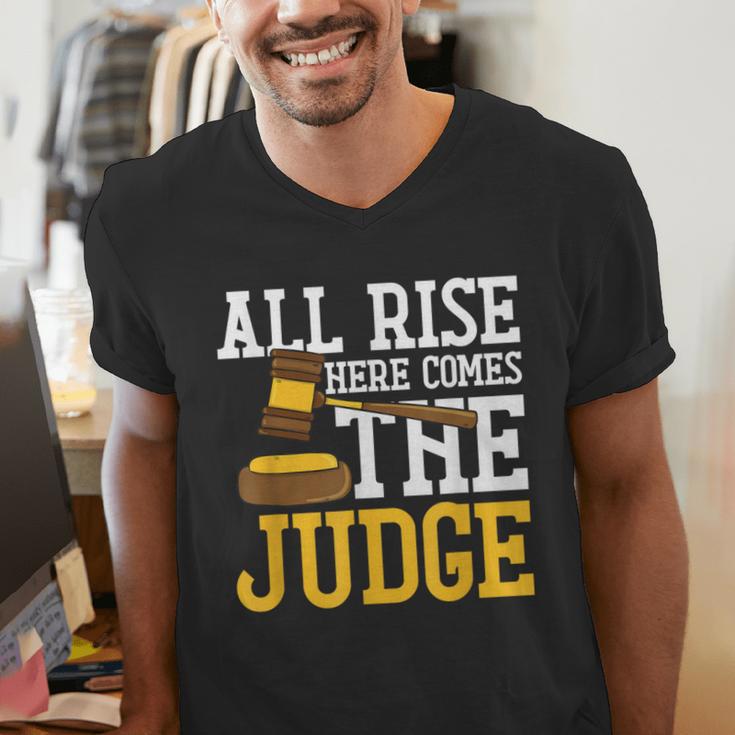 All Rise Here Comes The Judge Lawyer Graduation Quote Men's V-Neck T-Shirt