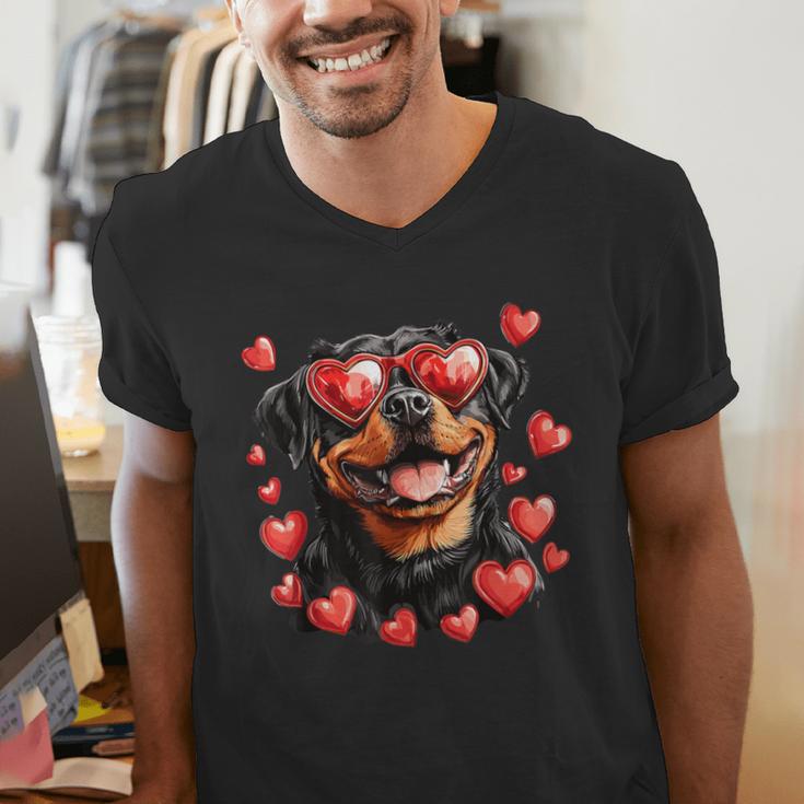 Rottweiler Heart Glasses Cute Rottie Dog Lover Mom Dad Kids Men's V-Neck T-Shirt