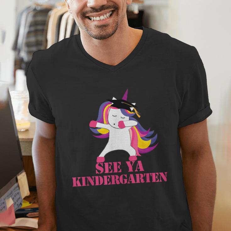 See Ya Kindergarten DABBING Unicorn Graduation Meme Men's V-Neck T-Shirt