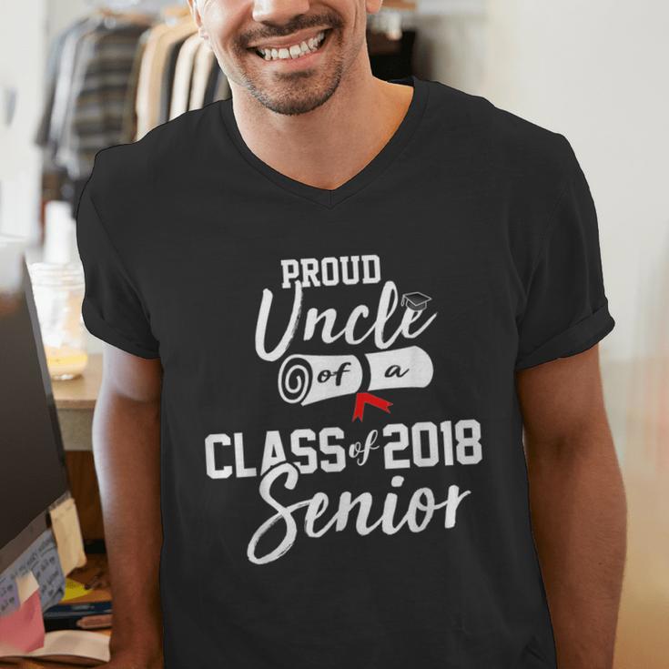 Senior 2018 Graduate Shirt Graduation College Retro Style Men's V-Neck T-Shirt